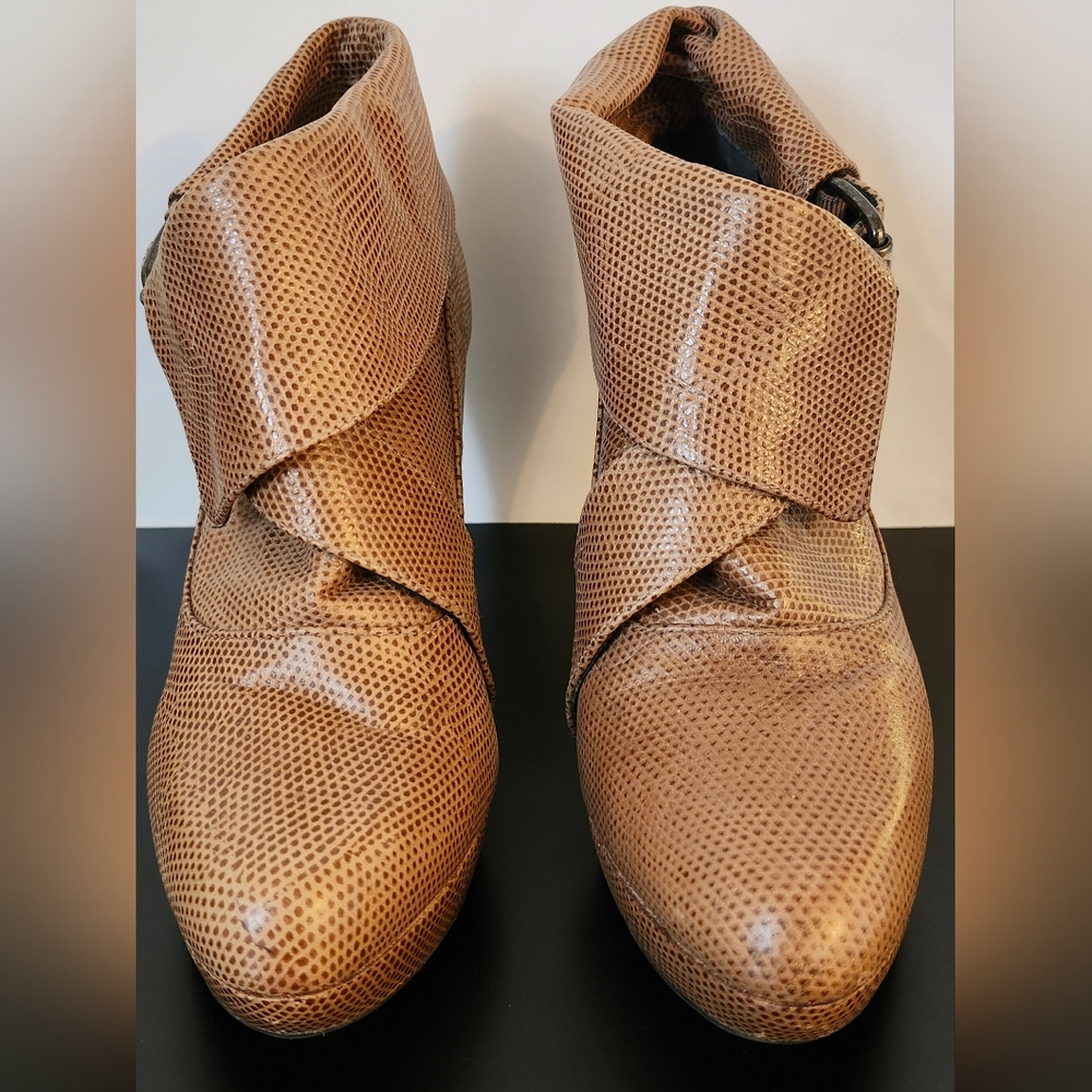 Brown Textured Women's Ankle Boots